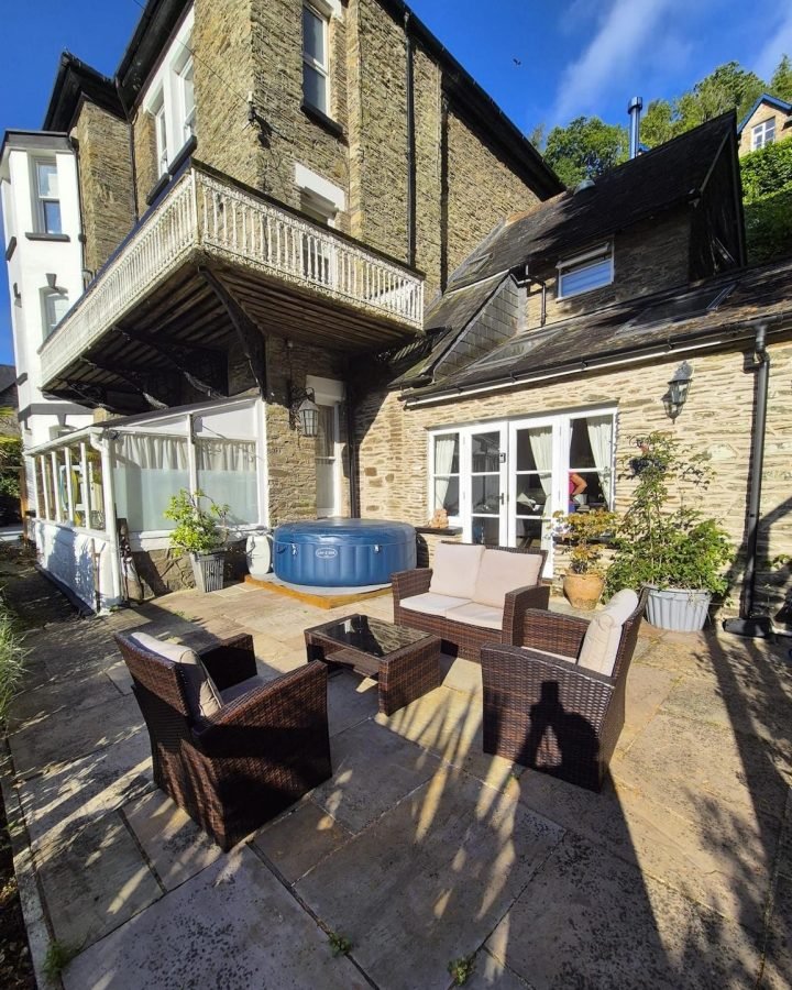 Woodlands-venue-outside-2-screenshot--720x900